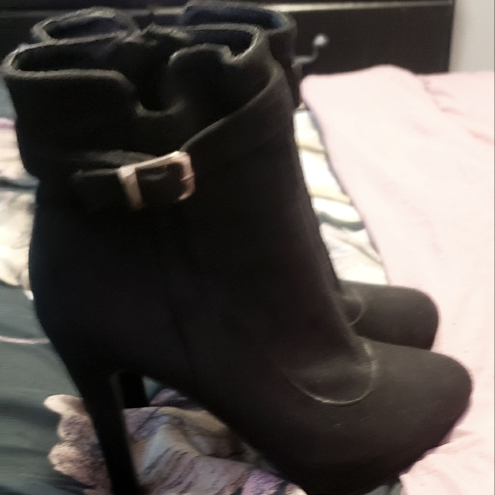 High heel boots